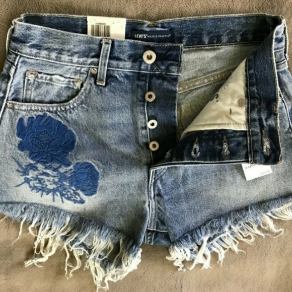 LEVI'S FRAYED HR SHORTS - Picture 4 of 6